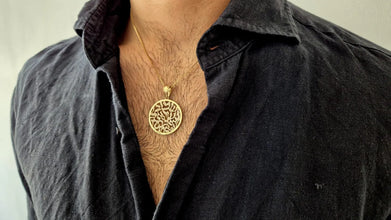 Gift-ready unisex Shema Israel gold pendant with diamonds in jewelry box