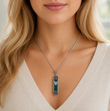 Woman wearinge eilat stone necklace with a pendant
