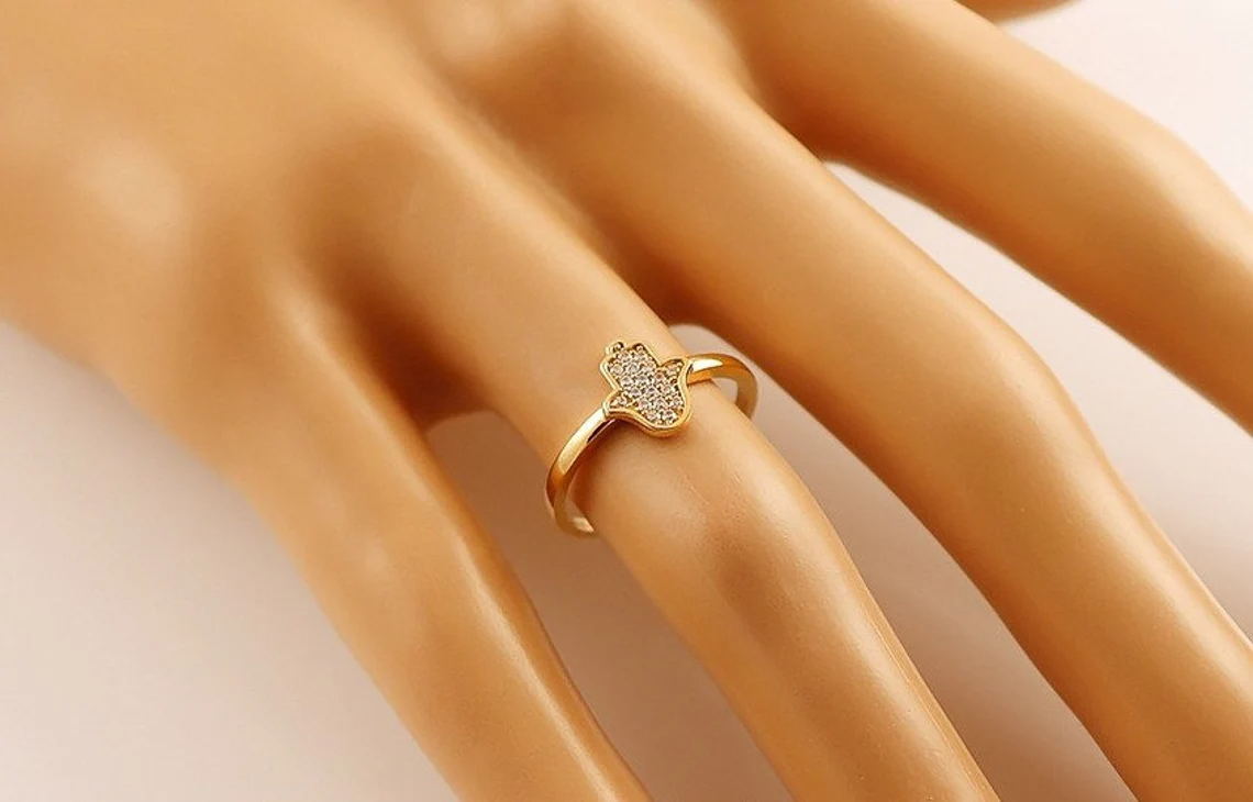 18k Gold Hamsa Ring With Diamonds